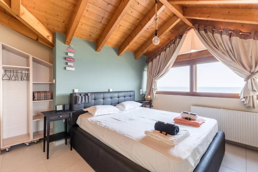 Wood-furnished bedroom with sea view in a Aegean Gate Stays holiday apartment