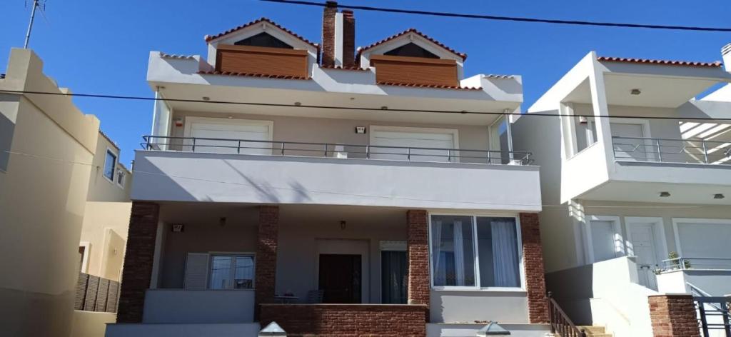Anemos Surf View — sea-view beachfront apartment in Artemida, Greece