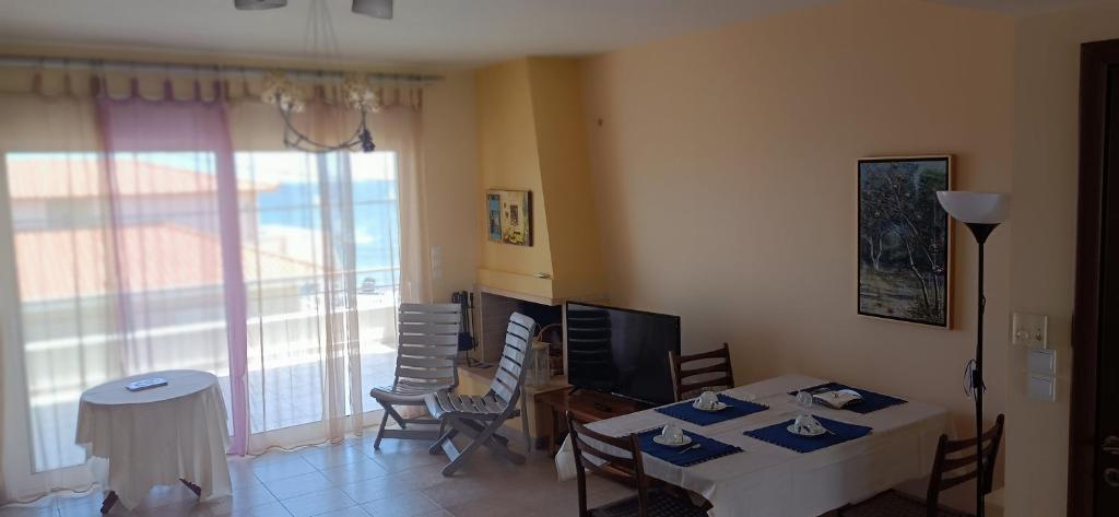 Anemos Surf View — sea-view beachfront apartment in Artemida, Greece