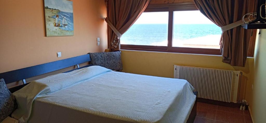 Anemos Surf View — sea-view beachfront apartment in Artemida, Greece