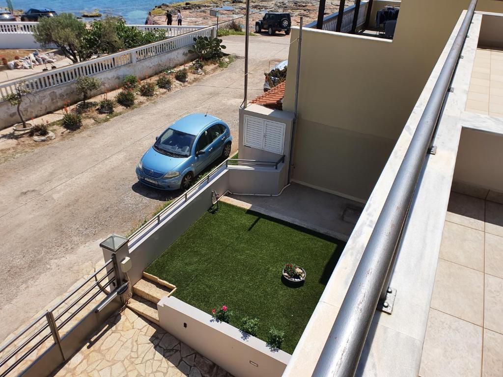 Anemos Surf View — sea-view beachfront apartment in Artemida, Greece