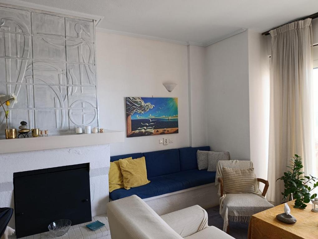 Surf House — sea-view beachfront apartment in Artemida, Greece